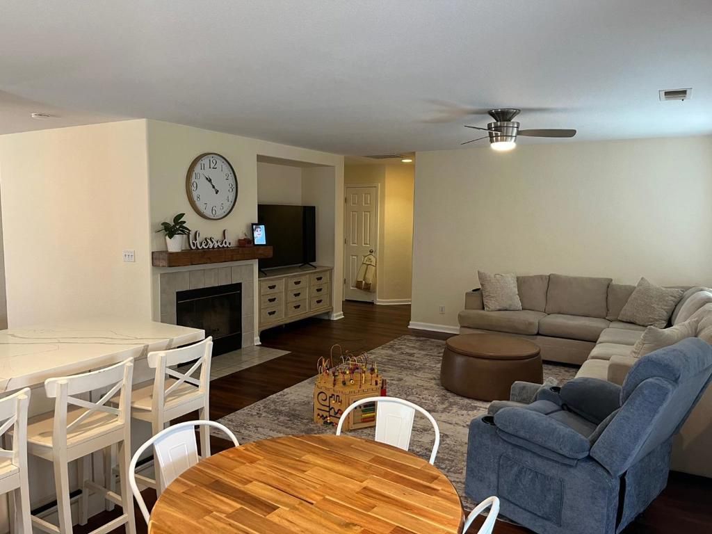 Image 10 of property listing at 1437 Briarberry Lane, Gilroy, CA 95020