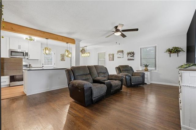16105 Oakland Avenue, Belton, MO 64012