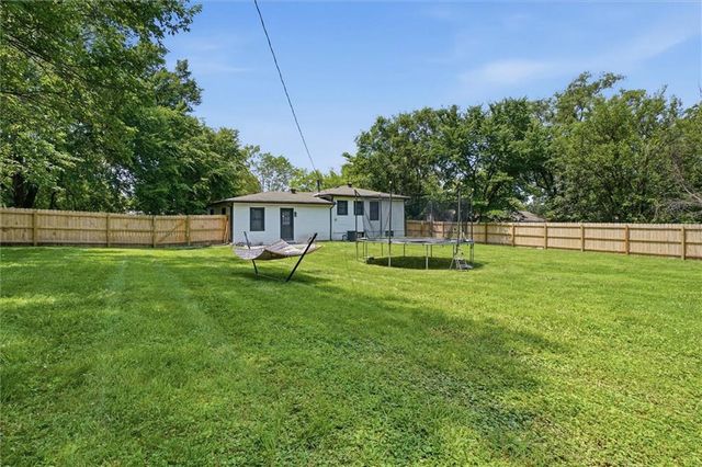 16105 Oakland Avenue, Belton, MO 64012