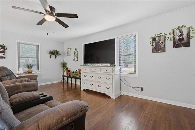 16105 Oakland Avenue, Belton, MO 64012