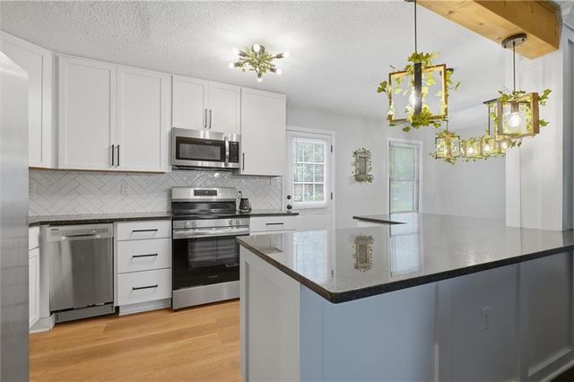 16105 Oakland Avenue, Belton, MO 64012
