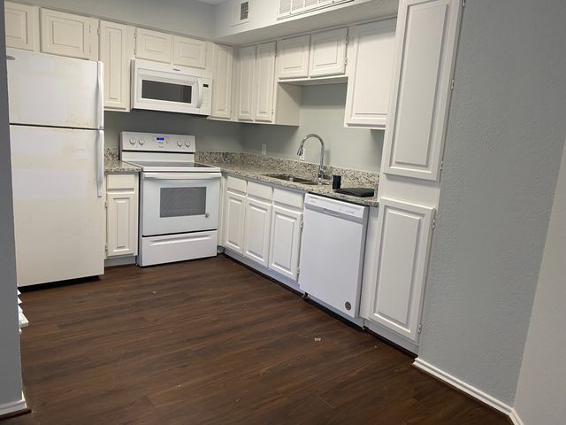 2311 Balsam Drive H103, Arlington, TX 76006