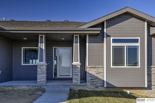 20820 Kansas Avenue, Elkhorn, NE 68022
