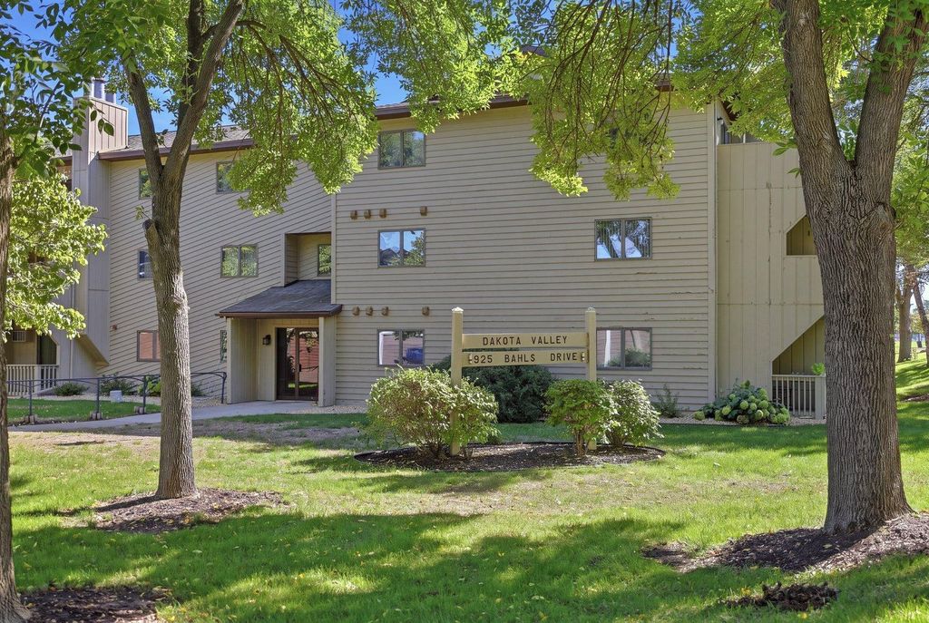 925 Bahls Drive 102, Hastings, MN 55033 — exterior