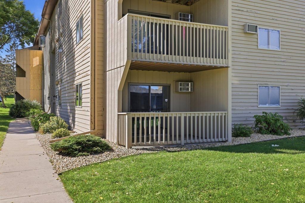 925 Bahls Drive 102, Hastings, MN 55033 — photo 2