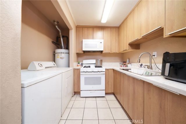 988 S Garey, Pomona, CA 91766
