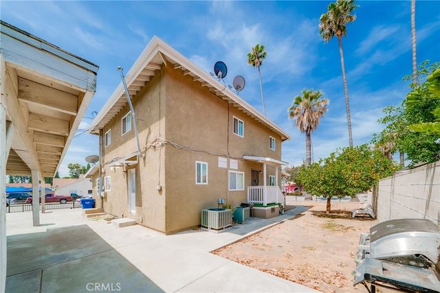 988 S Garey, Pomona, CA 91766