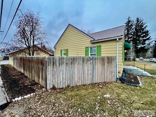498 9th Street, Idaho Falls, ID 83404