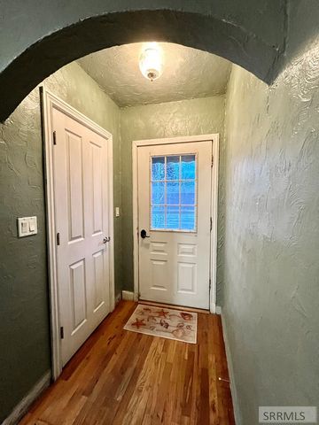 498 9th Street, Idaho Falls, ID 83404