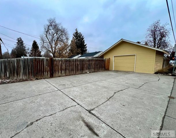 498 9th Street, Idaho Falls, ID 83404