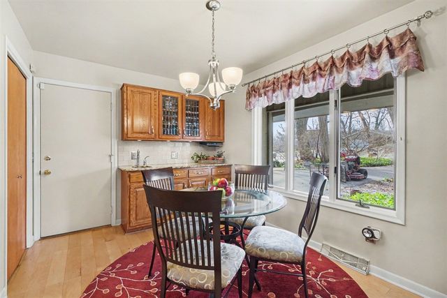 6200 Thunder Bluff Road, Kalamazoo, MI 49009