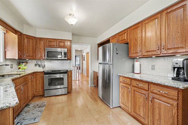 6200 Thunder Bluff Road, Kalamazoo, MI 49009