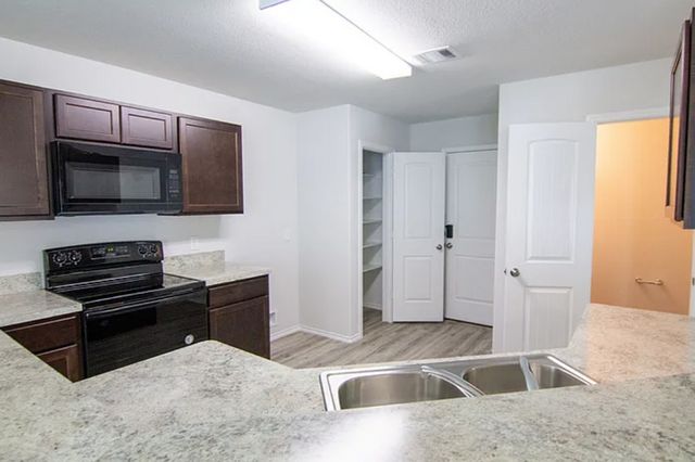 1017 Harper Drive, Bryan, TX 77803