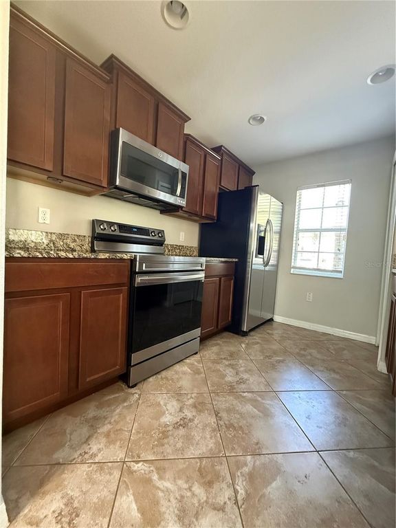 Image 6 of property listing at 9749 TRUMPET VINE LOOP, Trinity, FL 34655