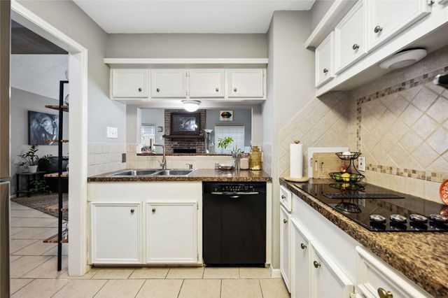 805 Chateau Place, Richmond, TX 77469