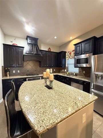 701 Sendero Drive, Arlington, TX 76002
