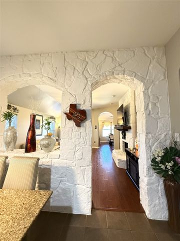 701 Sendero Drive, Arlington, TX 76002