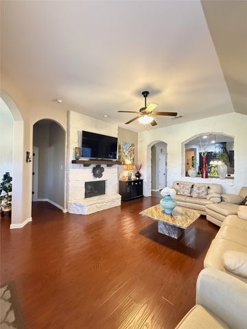 701 Sendero Drive, Arlington, TX 76002
