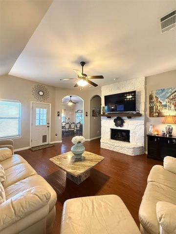 701 Sendero Drive, Arlington, TX 76002