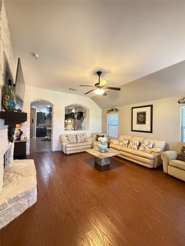 701 Sendero Drive, Arlington, TX 76002