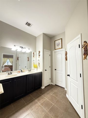 701 Sendero Drive, Arlington, TX 76002