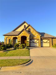 701 Sendero Drive, Arlington, TX 76002