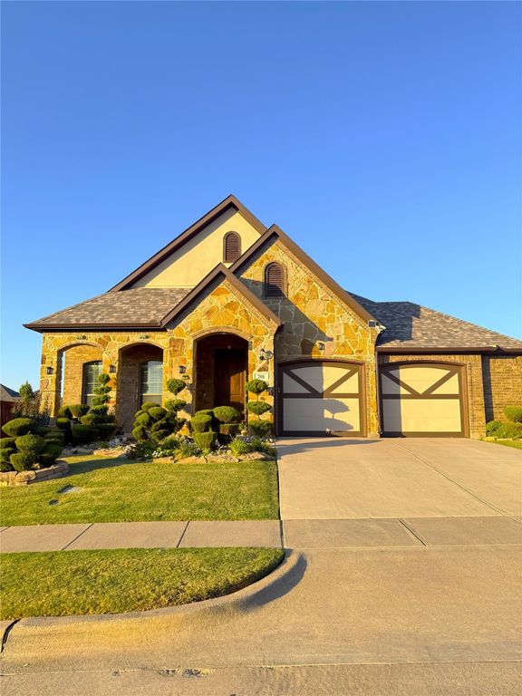 701 Sendero Drive, Arlington, TX 76002