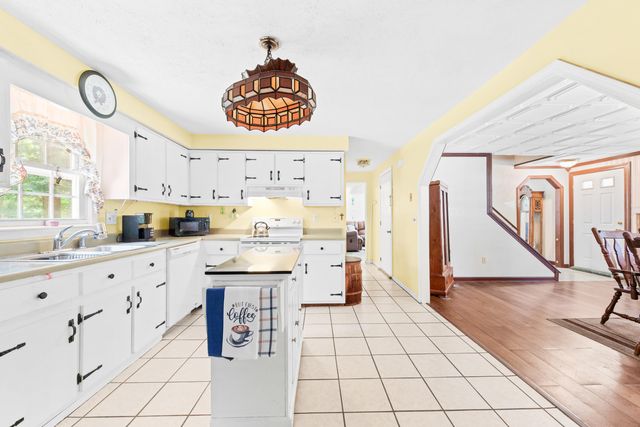 86 Mo-Sett Avenue, Goffstown, NH 03045