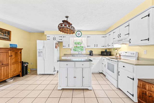 86 Mo-Sett Avenue, Goffstown, NH 03045