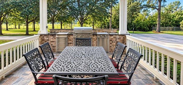 15777 Skeg Drive, Crosby, TX 77532