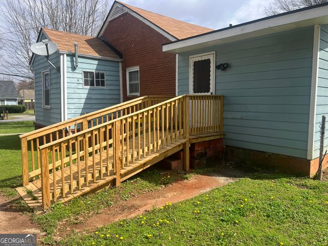 875 Dennis Dr, Forest Park, GA 30297