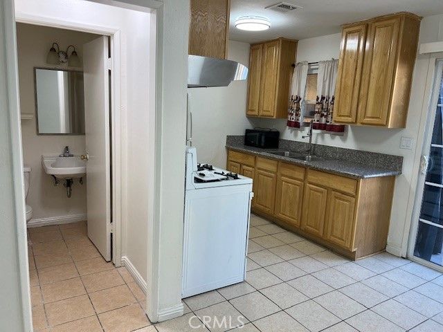 4594 Bandera C, Montclair, CA 91763