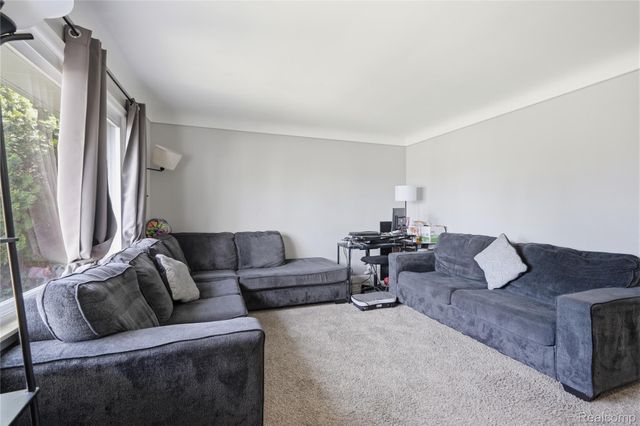 18004 Holland Avenue, Eastpointe, MI 48021