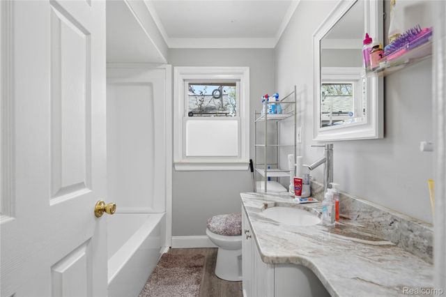 18004 Holland Avenue, Eastpointe, MI 48021