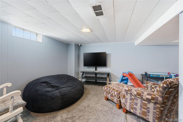 18004 Holland Avenue, Eastpointe, MI 48021