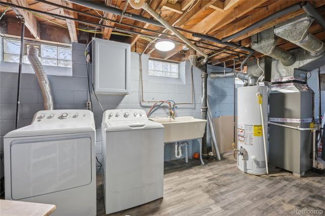 18004 Holland Avenue, Eastpointe, MI 48021