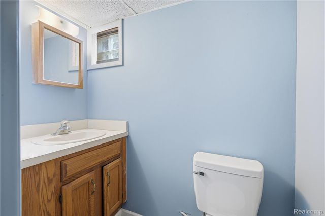 18004 Holland Avenue, Eastpointe, MI 48021