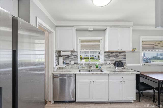 18004 Holland Avenue, Eastpointe, MI 48021