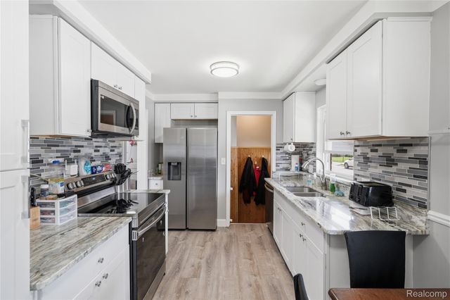 18004 Holland Avenue, Eastpointe, MI 48021