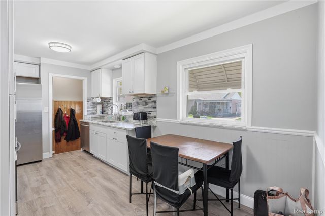 18004 Holland Avenue, Eastpointe, MI 48021