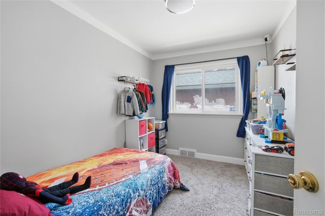 18004 Holland Avenue, Eastpointe, MI 48021