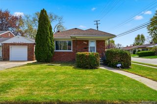 18004 Holland Avenue, Eastpointe, MI 48021