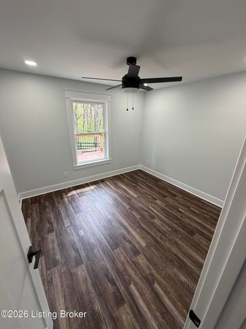 8105 Michael Ray Dr, Louisville, KY 40219
