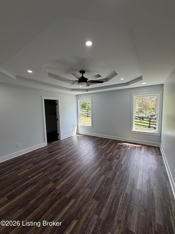 8105 Michael Ray Dr, Louisville, KY 40219