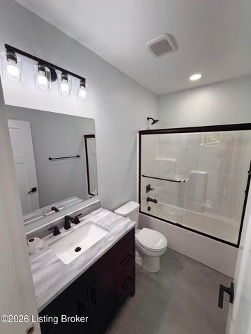 8105 Michael Ray Dr, Louisville, KY 40219