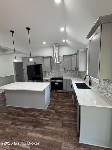 8105 Michael Ray Dr, Louisville, KY 40219