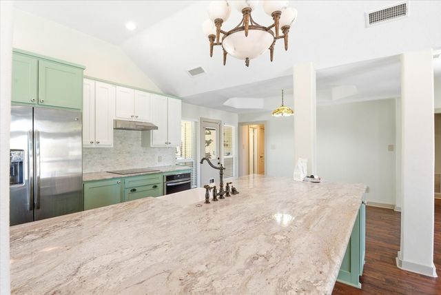 201 Montreal Drive, Hurst, TX 76054