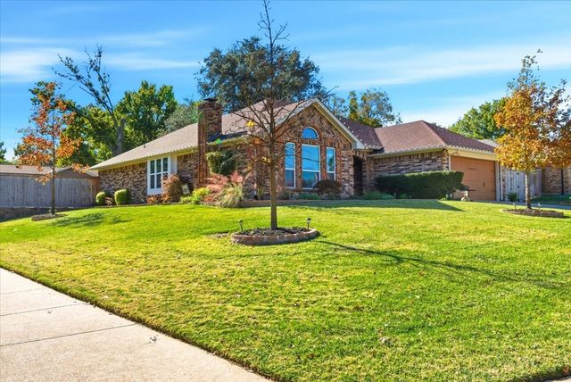 201 Montreal Drive, Hurst, TX 76054