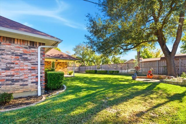 201 Montreal Drive, Hurst, TX 76054