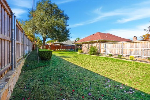 201 Montreal Drive, Hurst, TX 76054